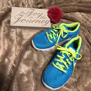 Nike Tennis Shoes Size 8